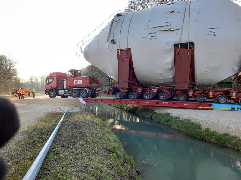 Modular fly-over bridge system for extra-heavy loads