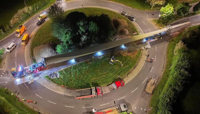 A creative way to cross a roundabout