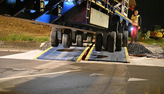 A creative way to cross a roundabout