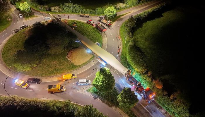 A creative way to cross a roundabout